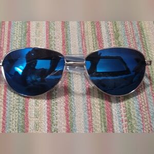 Stylish Blue Aviator Sunglasses